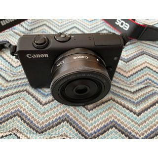 キヤノン(Canon)のcanon eos M200 レンズ2個HG-100TBRトライポッドグリップ付(ミラーレス一眼)