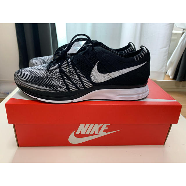 NIKE(ナイキ)のnike flyknit trainer oreo 26.5 メンズの靴/シューズ(スニーカー)の商品写真