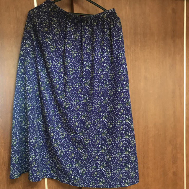 3can4on(サンカンシオン)の3can4on フレアスカート 花柄×紫色☆お値下げ☆ レディースのスカート(ロングスカート)の商品写真
