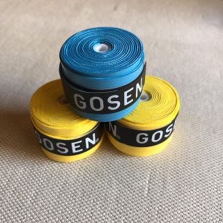 ゴーセン(GOSEN)のGOSENグリップテープ 黒2個黄と白1個ずつ 計4個(バドミントン)