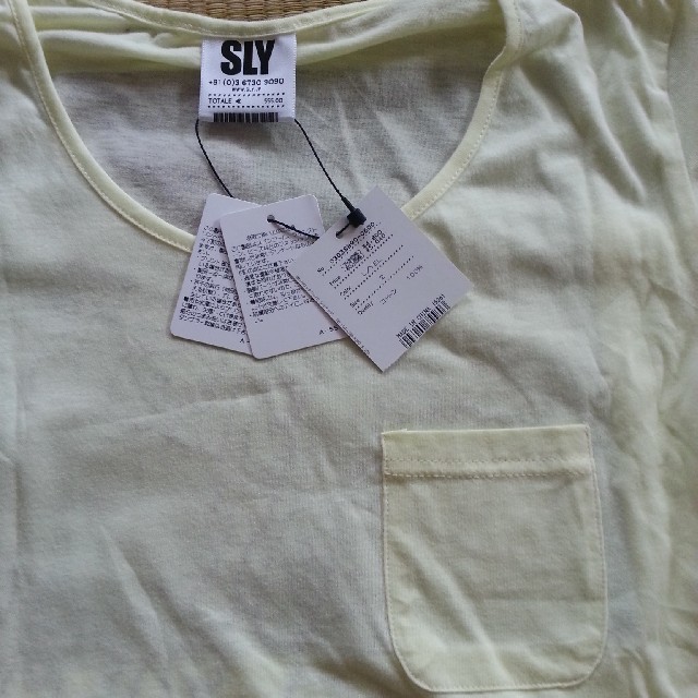 SLY(スライ)のスライ レディースのトップス(Tシャツ(半袖/袖なし))の商品写真