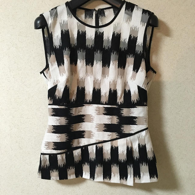 BCBGMAXAZRIA(ビーシービージーマックスアズリア)のパーティにも♡ レディースのトップス(その他)の商品写真