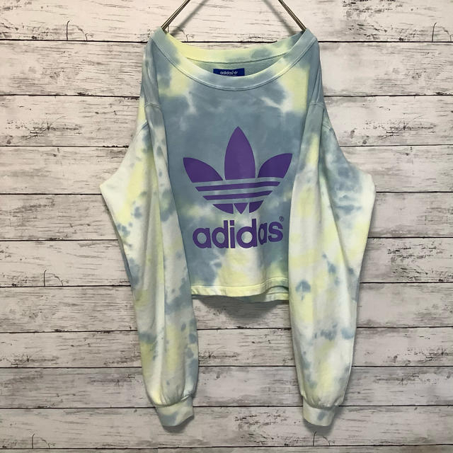 adidas(アディダス)の[一点物][adidas]新品　未使用　身丈ショートタイプ　トレフォイルロゴ レディースのトップス(トレーナー/スウェット)の商品写真