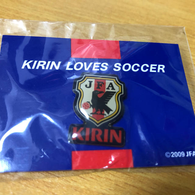 日本サッカー 協会JFA KIRIN オリジナルバッジ スポーツ/アウトドアのサッカー/フットサル(記念品/関連グッズ)の商品写真