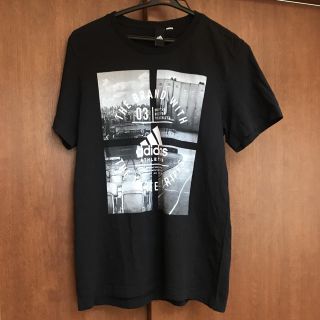 アディダス(adidas)のadidas Tシャツ(Tシャツ/カットソー(半袖/袖なし))