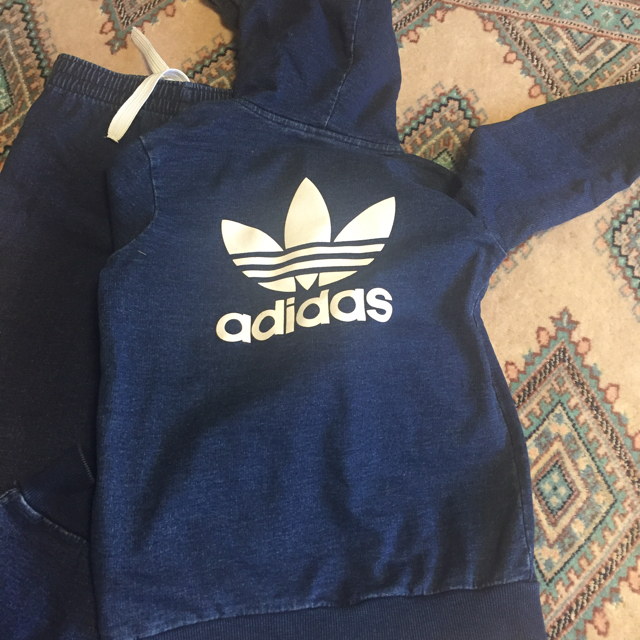 adidas(アディダス)の完売品 アディダス キッズジャージ上下 キッズ/ベビー/マタニティのキッズ服男の子用(90cm~)(Tシャツ/カットソー)の商品写真