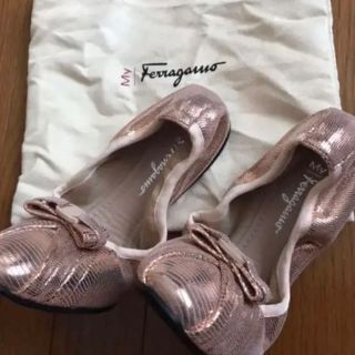 フェラガモ(Ferragamo)の新品　フェラガモ　リボンバレエシューズ　フラットシューズ　携帯袋付(バレエシューズ)