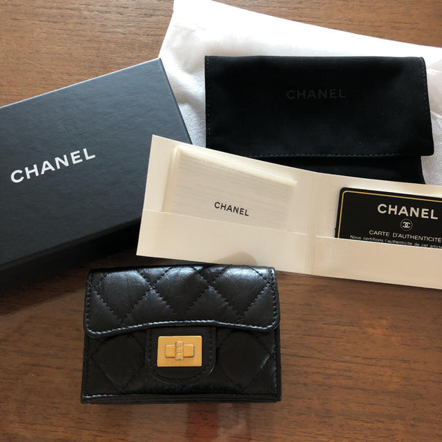 在庫僅少】 CHANEL 三つ折ミニ財布 2.55スモールフラップウォレット