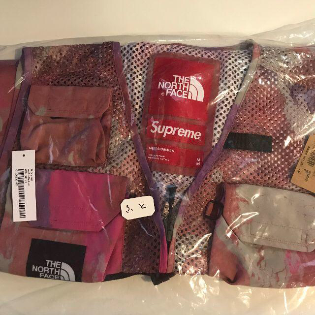 Supreme(シュプリーム)のM Multicolor Supreme North Cargo Vest メンズのジャケット/アウター(その他)の商品写真