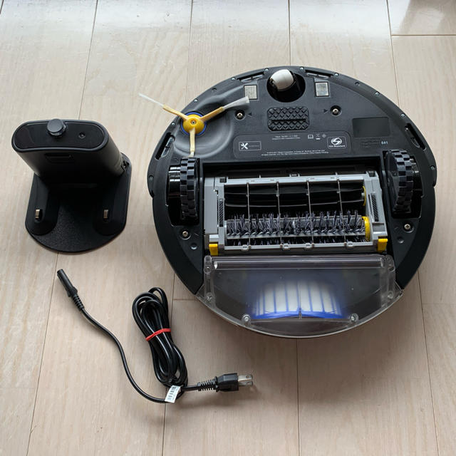 iRobot(アイロボット)の最安値 未使用に近い 処分価格 特価 iRobot Roomba ルンバ 641 スマホ/家電/カメラの生活家電(掃除機)の商品写真