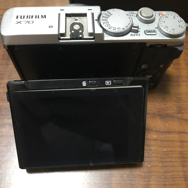 富士フイルム(フジフイルム)のフジフィルム　X70  単焦点　コンパクトデジタルカメラ スマホ/家電/カメラのカメラ(コンパクトデジタルカメラ)の商品写真