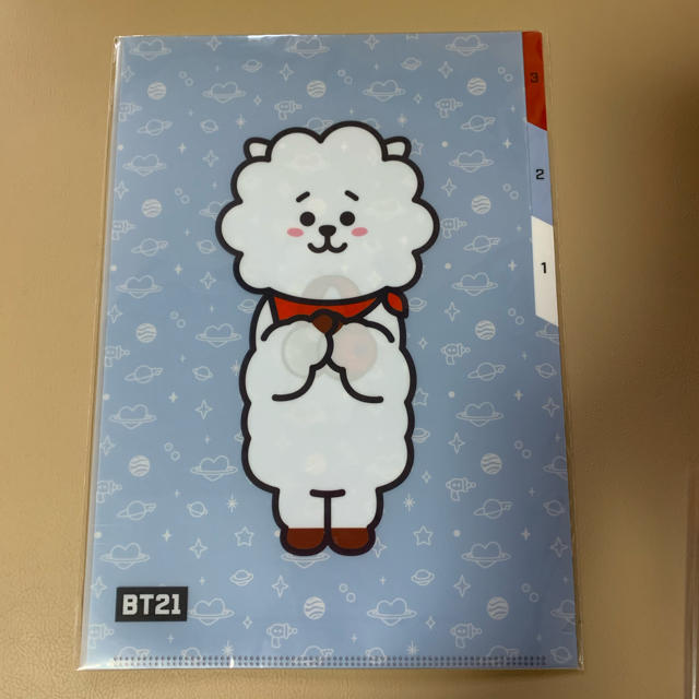 防弾少年団(BTS)(ボウダンショウネンダン)のBT21 A4クリアファイル＆BTSJINアクリルキーホルダー エンタメ/ホビーのCD(K-POP/アジア)の商品写真