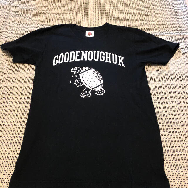 GOODENOUGH(グッドイナフ)の美品　グッドイナフ  UKG カメT カレッジロゴ　黒　イギリス　ニンジンタグ メンズのトップス(Tシャツ/カットソー(半袖/袖なし))の商品写真