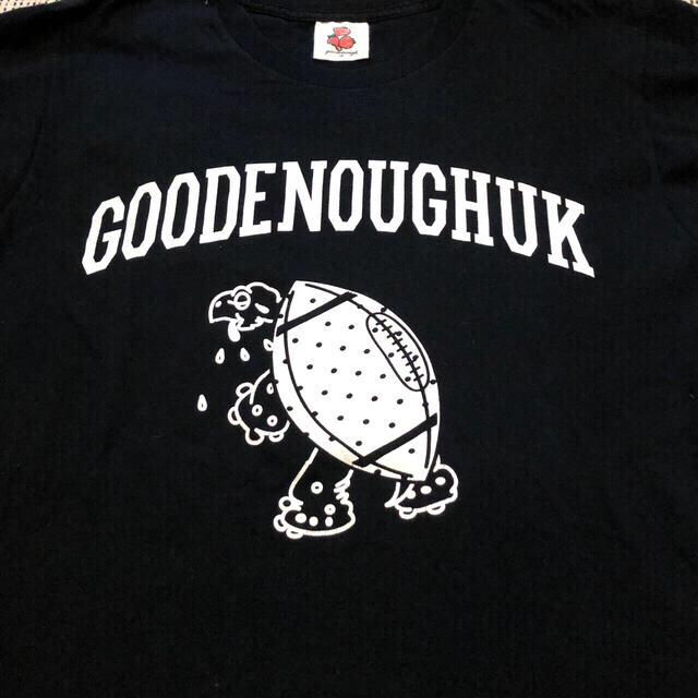 GOODENOUGH(グッドイナフ)の美品　グッドイナフ  UKG カメT カレッジロゴ　黒　イギリス　ニンジンタグ メンズのトップス(Tシャツ/カットソー(半袖/袖なし))の商品写真