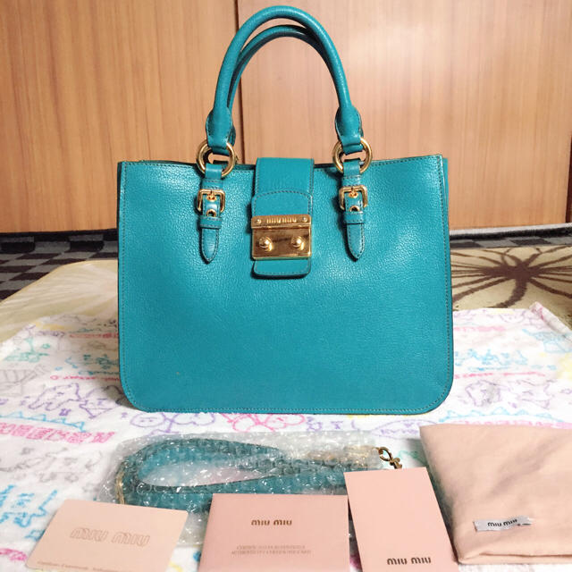 現金特価】 miumiu - miumiu可愛いマドラストートバッグ☘ トート