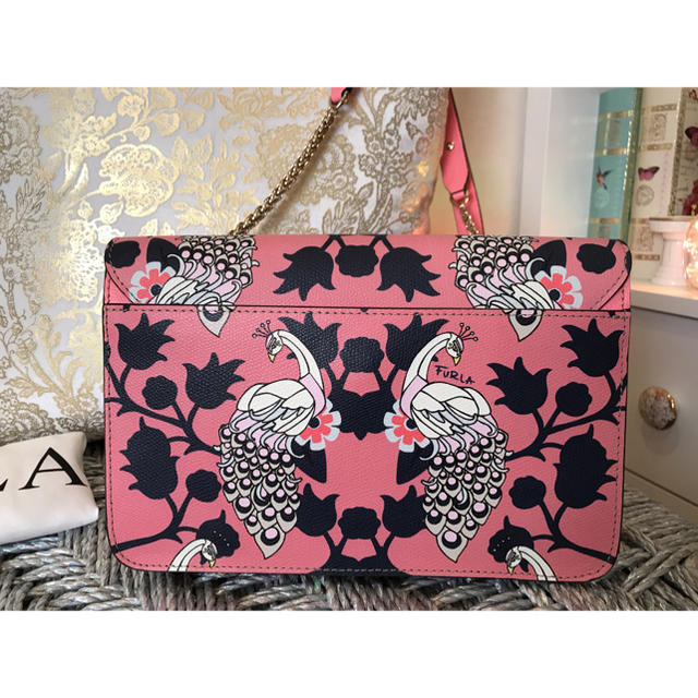 Furla(フルラ)の6.5万円❤️美品本物🦚FURLAフルラメトロポリス孔雀柄大牛革レザーバッグ レディースのバッグ(ショルダーバッグ)の商品写真