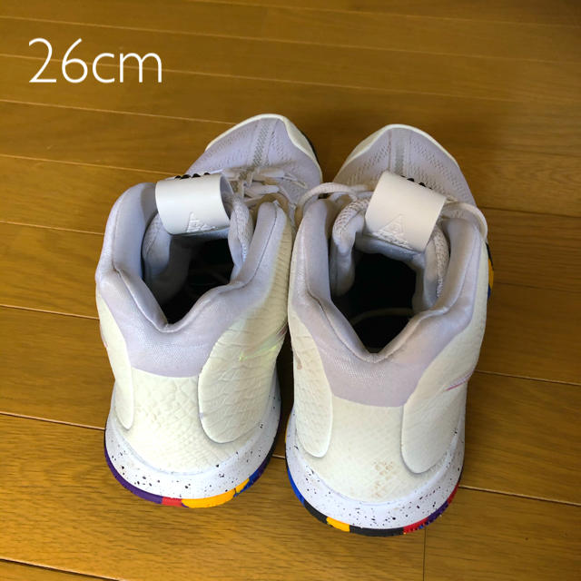 NIKE(ナイキ)のナイキ カイリー4 26cm NIKE KYRIE4 バスケ nike スポーツ/アウトドアのスポーツ/アウトドア その他(バスケットボール)の商品写真