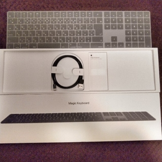 アップル(Apple)のテンキー付きMagic Keyboard - 日本語（JIS）スペースグレイ(PC周辺機器)