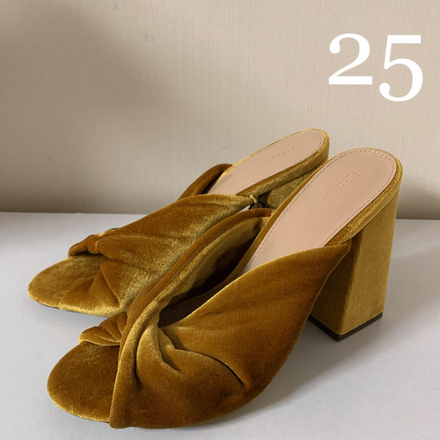 FOREVER 21(フォーエバートゥエンティーワン)の新品　チャンキーヒールサンダル　25cm レディースの靴/シューズ(サンダル)の商品写真