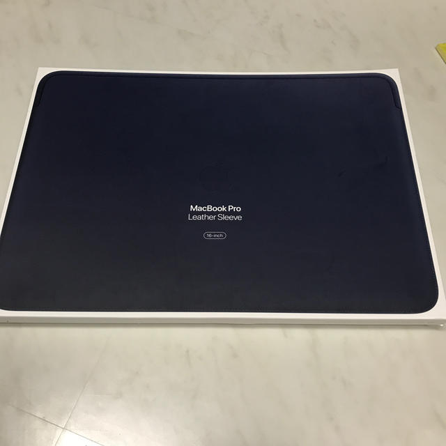 値下げ　16インチMacBook Pro用レザースリーブ - ミッドナイトブルーPC/タブレット