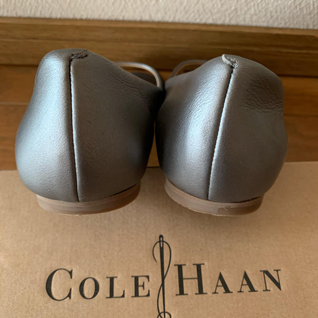 Cole Haan(コールハーン)のちゅん様専用　COLE HAAN オープントゥパンプス　シルバー　6 1/2B レディースの靴/シューズ(ハイヒール/パンプス)の商品写真