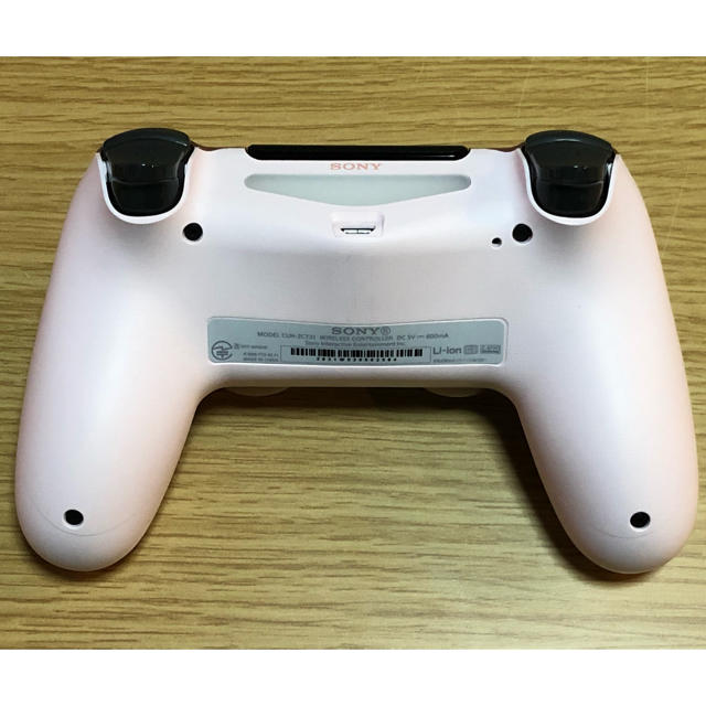 PlayStation4(プレイステーション4)のps4 コントローラー DUALSHOCK4　純正品 ローズ・ゴールド ほぼ新品 エンタメ/ホビーのゲームソフト/ゲーム機本体(家庭用ゲーム機本体)の商品写真