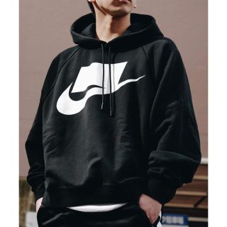 ナイキ(NIKE)のNIKE ルーズフィット パーカー hoodie ブラック サイズL(パーカー)