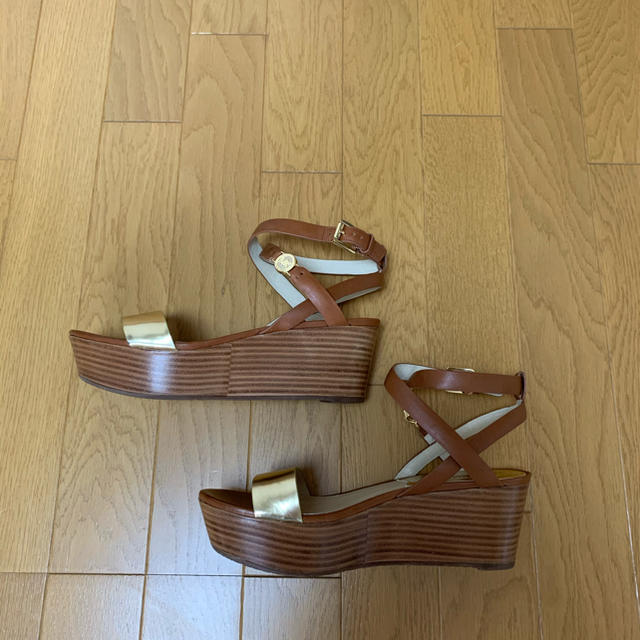 Michael Kors(マイケルコース)の【美品】マイケルコース　サンダル　US7.5 (24.5cm) レディースの靴/シューズ(サンダル)の商品写真