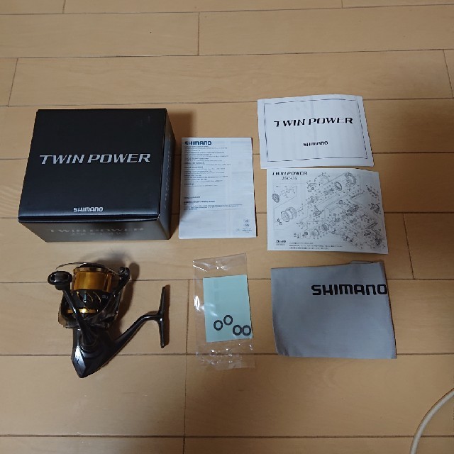 シマノ 20 ツインパワー 2500SHG 新品