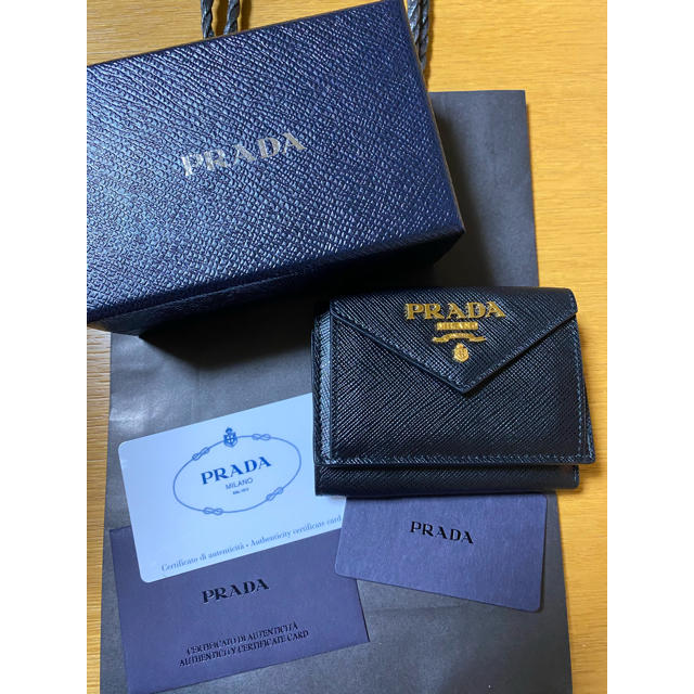 今日だけの限定価格！！PRADAプラダ三つ折り財布