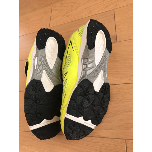 asics(アシックス)のasics レーザービーム　スニーカー 21.5cm キッズ/ベビー/マタニティのキッズ靴/シューズ(15cm~)(スニーカー)の商品写真