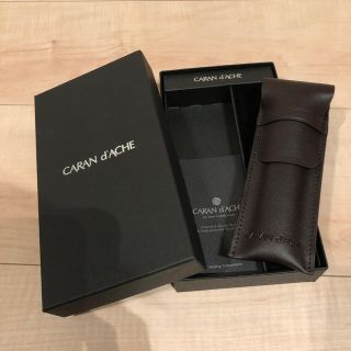 カランダッシュ(CARAN d'ACHE)の【美品※ボールペンはありません！】ボールペン入れ&箱(ペンケース/筆箱)