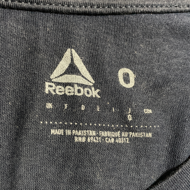 Reebok(リーボック)のREEBOK ネイビー 袖ロゴ グラフィック Tシャツ メンズのトップス(Tシャツ/カットソー(半袖/袖なし))の商品写真