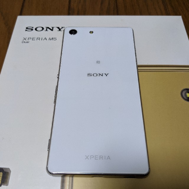 Xperia(エクスペリア)のXperia M5 海外版SIMフリー スマホ/家電/カメラのスマートフォン/携帯電話(スマートフォン本体)の商品写真