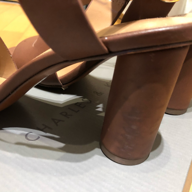 Charles and Keith(チャールズアンドキース)のアシンメトリック ストラップヒールサンダル レディースの靴/シューズ(サンダル)の商品写真