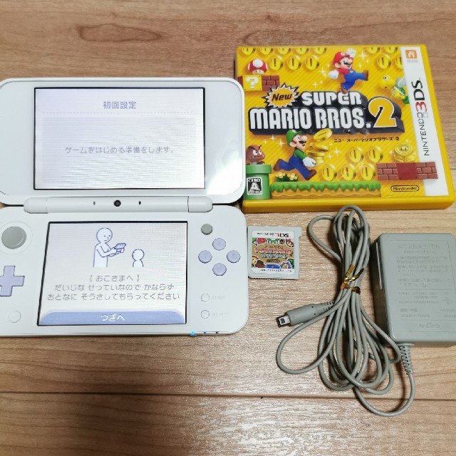 任天堂2DS LL 中古　New スーパーマリオ2 ，ペーパーマリオ エンタメ/ホビーのゲームソフト/ゲーム機本体(携帯用ゲーム機本体)の商品写真