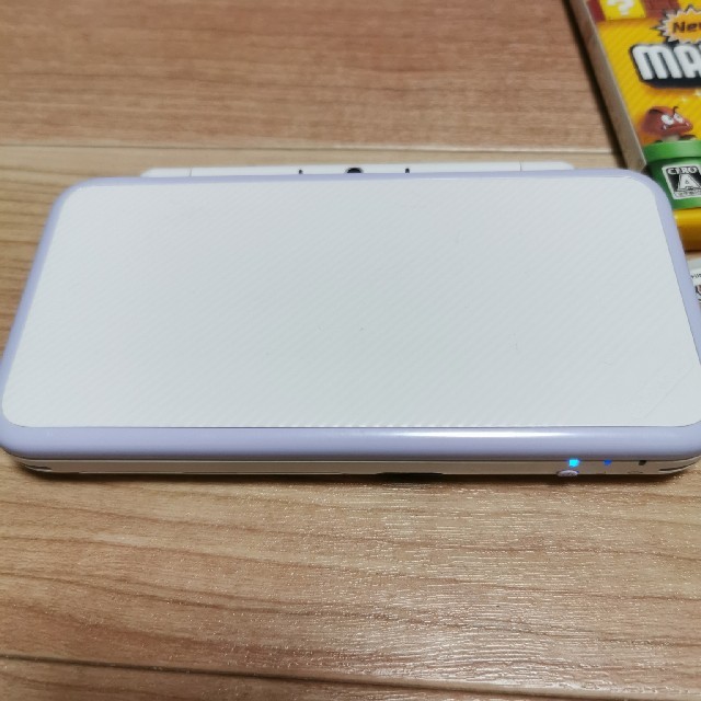 任天堂2DS LL 中古　New スーパーマリオ2 ，ペーパーマリオ エンタメ/ホビーのゲームソフト/ゲーム機本体(携帯用ゲーム機本体)の商品写真