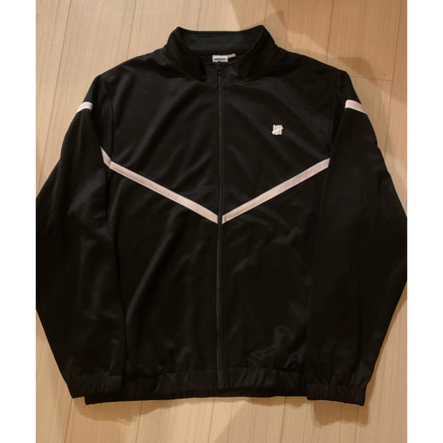 UNDEFEATED(アンディフィーテッド)のUNDEFEATED TAPED SEAM WARM-UP JAKET PANT メンズのトップス(ジャージ)の商品写真