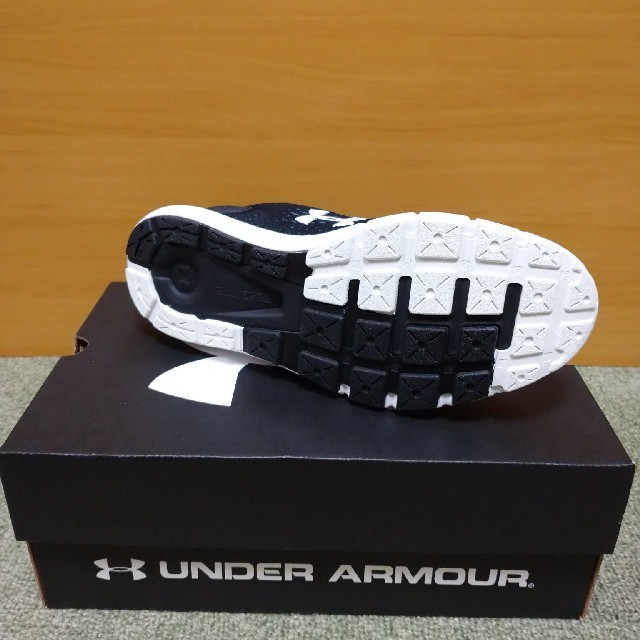 UNDER ARMOUR(アンダーアーマー)の【最新モデル】アンダーアーマー UAチャージド ローグ2  メンズ 27.0cm メンズの靴/シューズ(スニーカー)の商品写真