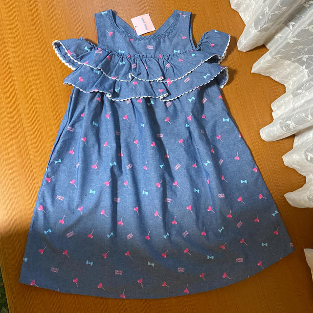 mezzo piano(メゾピアノ)のリボン柄フリル肩開きワンピース⭐︎mezzopiano キッズ/ベビー/マタニティのキッズ服女の子用(90cm~)(ワンピース)の商品写真