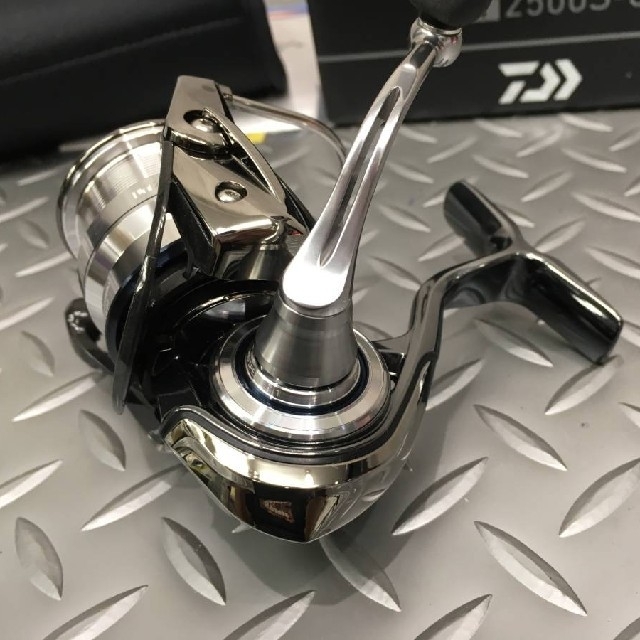 週末値引き★DAIWA リール 18 イグジスト FC LT2500S-C