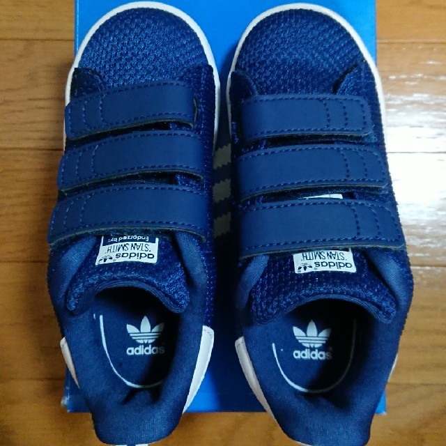 adidas(アディダス)のadidas スタンスミス ベルクロ スニーカー 16.5cm キッズ/ベビー/マタニティのキッズ靴/シューズ(15cm~)(スニーカー)の商品写真