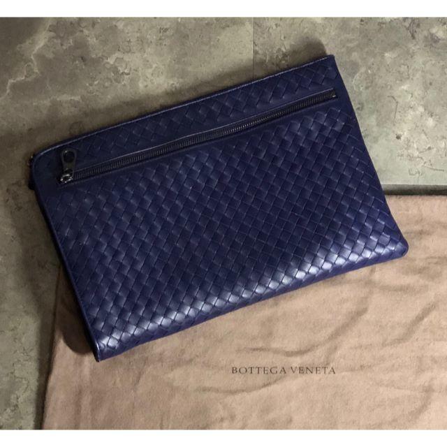 Bottega Veneta(ボッテガヴェネタ)の24万/美品/ボッテガヴェネタ クラッチバッグ/イントレチャート/ブルー/保存袋 メンズのバッグ(セカンドバッグ/クラッチバッグ)の商品写真