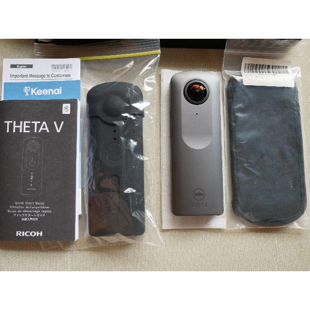 RICOH(リコー)のRICOH THETA V メタリックグレー（付属品多数） スマホ/家電/カメラのカメラ(コンパクトデジタルカメラ)の商品写真