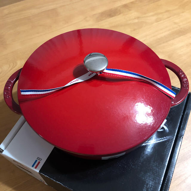 staub ニダベイユ ソテーパン  24cm チェリー レッド　新品未使用インテリア/住まい/日用品