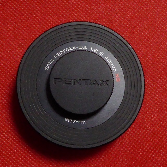 PENTAX(ペンタックス)のPENTAX-DA 40mmF2.8 XS 単焦点レンズ スマホ/家電/カメラのカメラ(レンズ(単焦点))の商品写真