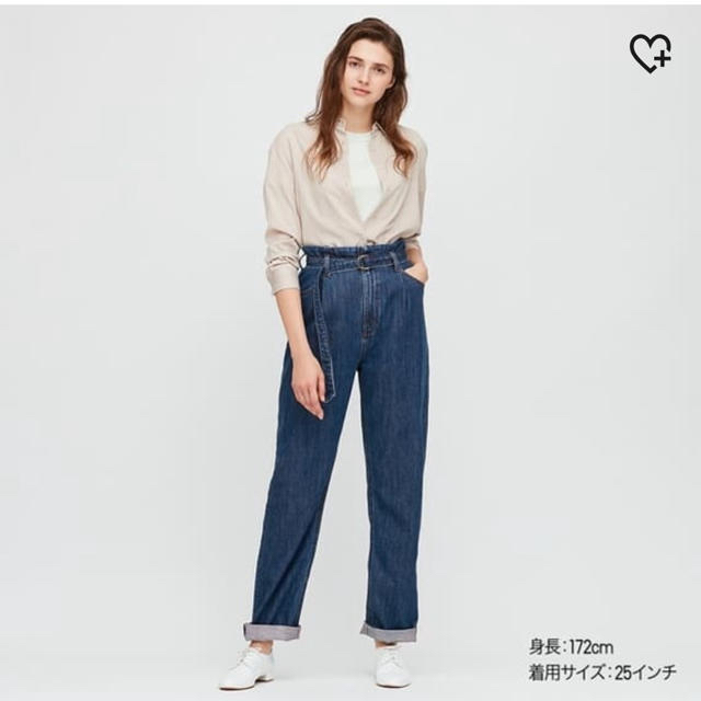 UNIQLO(ユニクロ)のベルテッドプリーツジーンズ(丈長め82cm) レディースのパンツ(デニム/ジーンズ)の商品写真