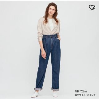 ユニクロ(UNIQLO)のベルテッドプリーツジーンズ(丈長め82cm)(デニム/ジーンズ)