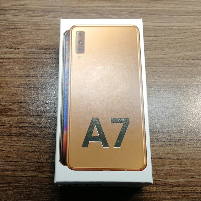 ☆未開封新品☆サムスンGalaxyA7携帯本体ゴールド☆モバイル対応☆-