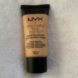 エヌワイエックス(NYX)のnyx マットファンデーション　未使用に近い最終価格(ファンデーション)